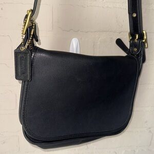 COACH purse Leather and Brass Flap Top Shoulder Bag vintage 1990s Patricia
